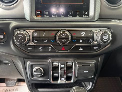Used 2023 Jeep Gladiator Sport AWD/4WD image 3