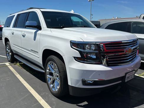 Used 2019 Chevrolet Suburban Premier AWD/4WD image 3