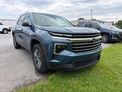 Used 2025 Chevrolet Traverse LT w/ Driver Confidence Package