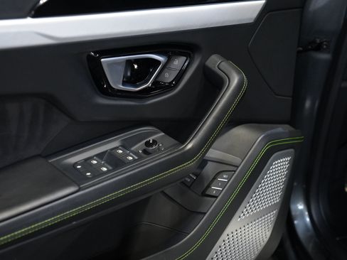 Used 2019 Lamborghini Urus AWD/4WD image 24