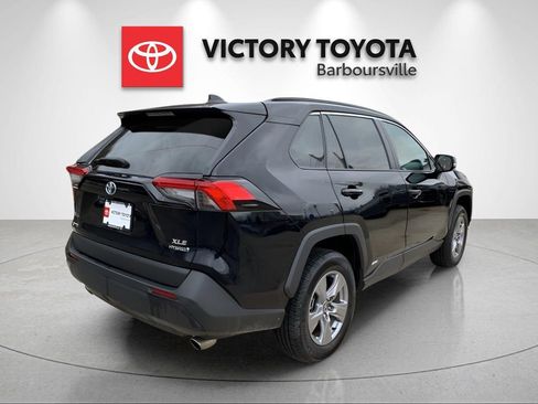 Used 2022 Toyota RAV4 XLE image 4