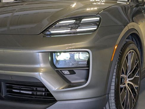 New 2026 Porsche Macan 4 Electric AWD/4WD image 15