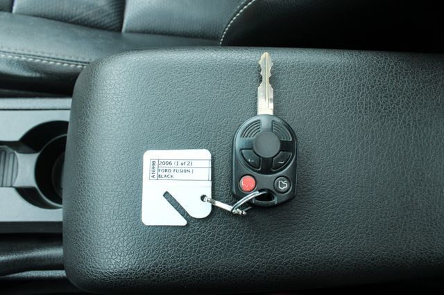 Used 2006 Ford Fusion SEL FWD image 25