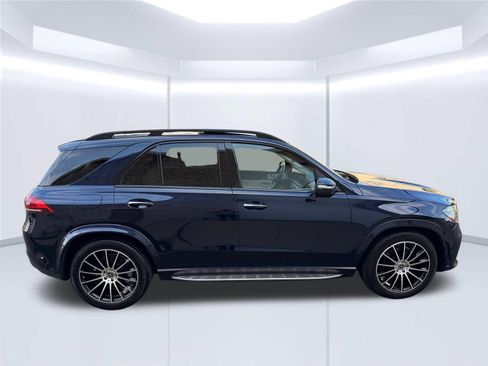 Used 2021 Mercedes-Benz GLE 450 4MATIC w/ AMG Line Exterior image 4