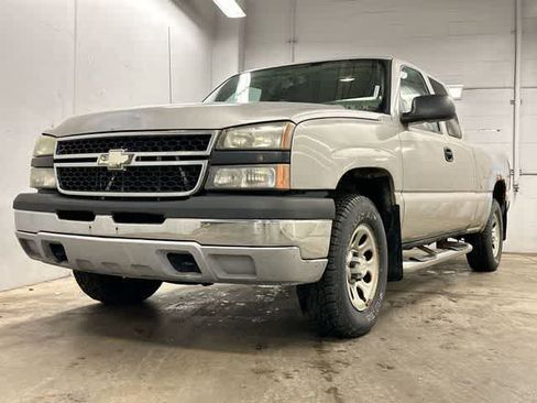 Used 2007 Chevrolet Silverado 1500 W/T w/ Light Duty Power Package AWD/4WD image 18