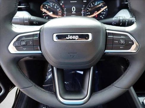 Used 2024 Jeep Compass Latitude AWD/4WD image 15
