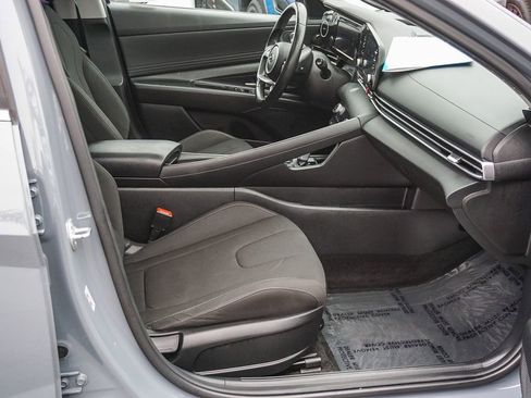 Used 2021 Hyundai Elantra SEL w/ Convenience + Premium Package FWD image 12