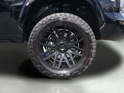 Used 2026 Toyota Tundra Platinum AWD/4WD image 4