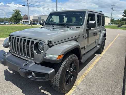 Used 2021 Jeep Wrangler Unlimited Sahara AWD/4WD image 8