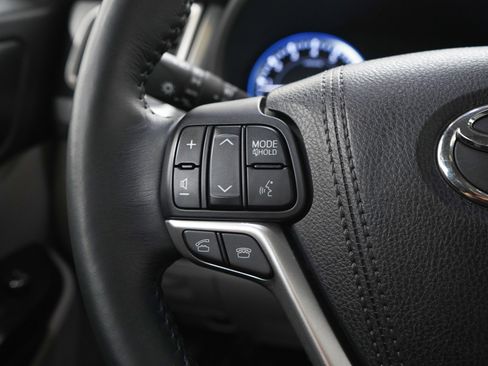 Used 2015 Toyota Highlander XLE image 22