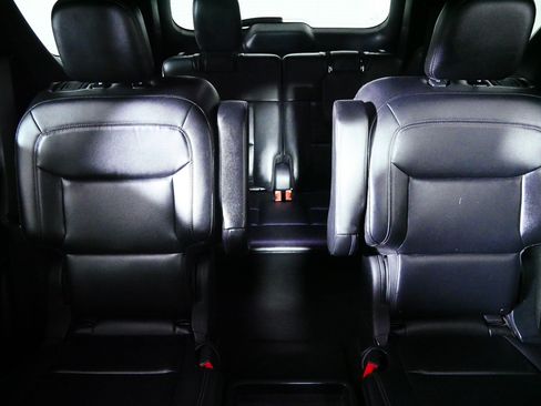 Used 2020 Ford Explorer XLT w/ Equipment Group 202A AWD/4WD image 13