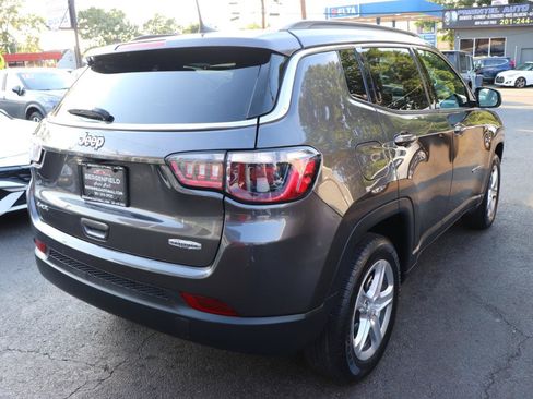 Used 2024 Jeep Compass Latitude AWD/4WD image 5