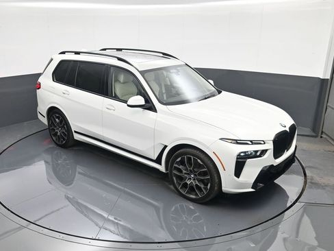 Used 2024 BMW X7 xDrive40i w/ Executive Package image 17