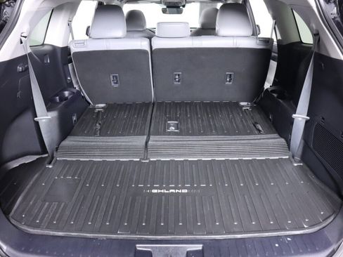 Used 2020 Toyota Highlander XLE image 40