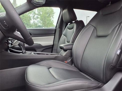 New 2025 Jeep Compass Limited w/ Sun & Sound Group image 15