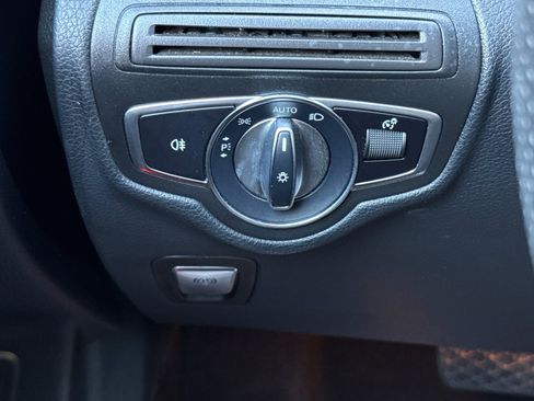 Used 2019 Mercedes-Benz GLC 300 4MATIC image 36
