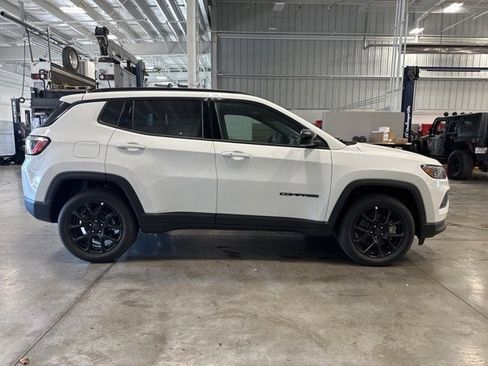New 2025 Jeep Compass Latitude w/ Sun & Sound Group image 10