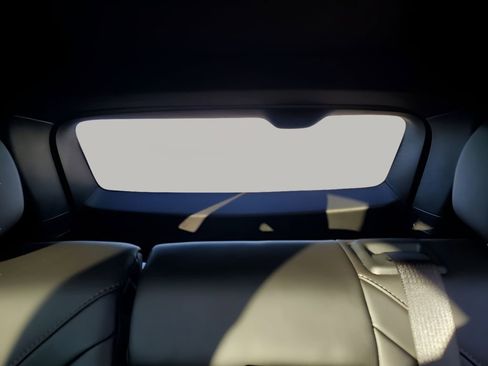 Certified 2025 Cadillac XT5 Sportv w/ Technology Package image 25