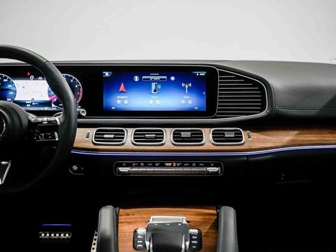 Used 2025 Mercedes-Benz GLS 450 4MATIC image 13