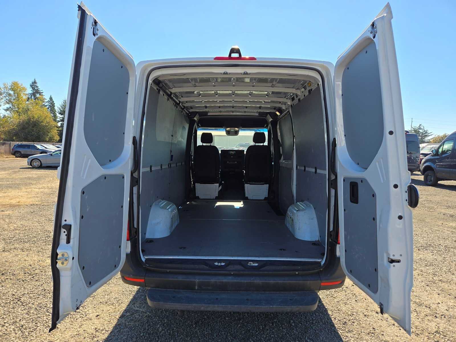 Used 2020 Mercedes-Benz Sprinter 2500 image 17