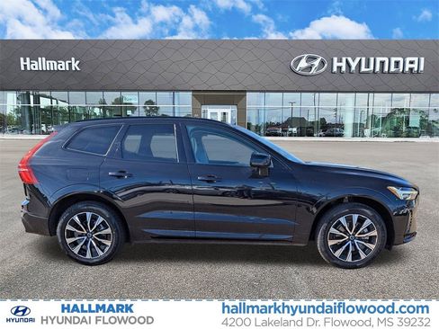 Used 2024 Volvo XC60 B5 Core image 1