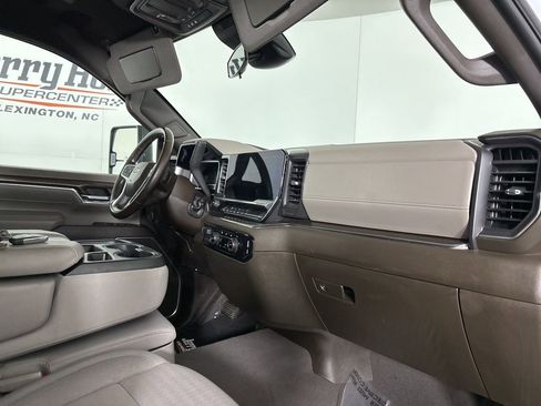 Used 2024 Chevrolet Silverado 3500 LT image 28