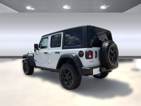 Used 2023 Jeep Wrangler Unlimited w/ Cold Weather Group AWD/4WD image 3