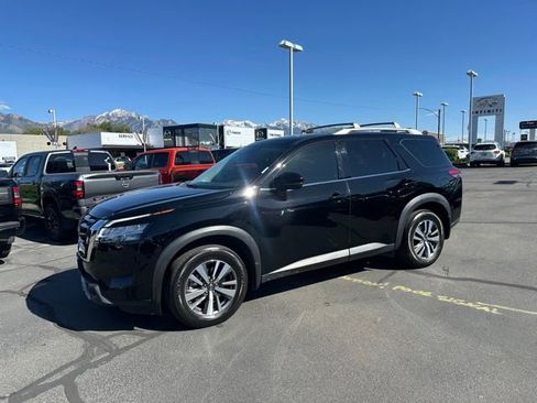 Used 2024 Nissan Pathfinder SL AWD/4WD image 6