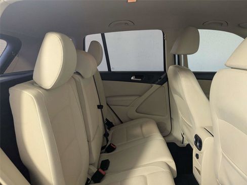 Used 2017 Volkswagen Tiguan S image 23