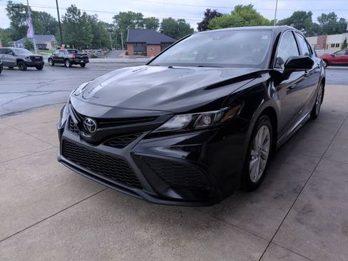 Used 2024 Toyota Camry SE FWD image 4