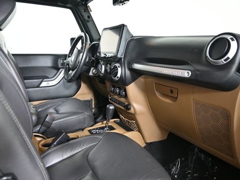 Used 2014 Jeep Wrangler Unlimited Sahara w/ Connectivity Group AWD/4WD image 14