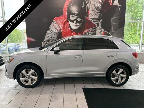 Used 2020 Audi Q3 2.0T Premium w/ Convenience Package AWD/4WD image 2