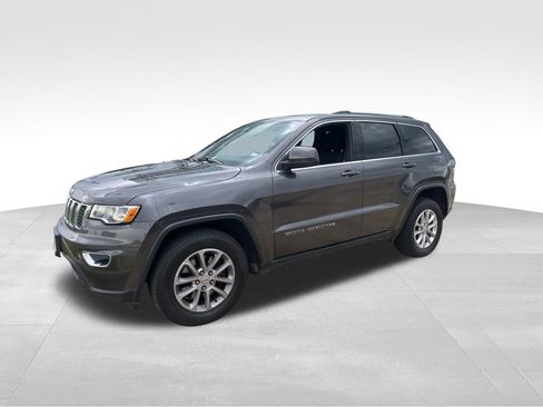 Used 2021 Jeep Grand Cherokee Laredo image 1