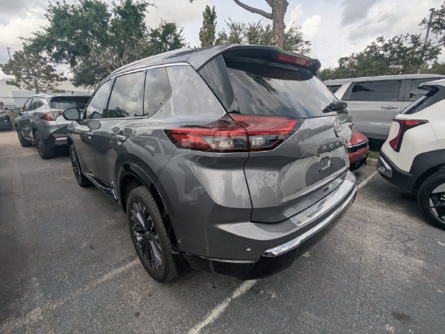 Used 2024 Nissan Rogue Platinum AWD/4WD image 2