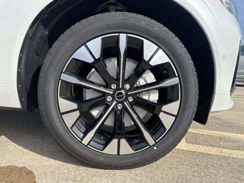 New 2026 Volvo XC60 B5 Plus w/ Protection Package Premier AWD/4WD image 9