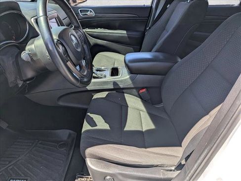 Used 2021 Jeep Grand Cherokee Laredo image 14