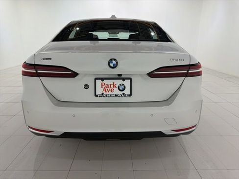 Used 2026 BMW 530i xDrive w/ Premium Package image 4