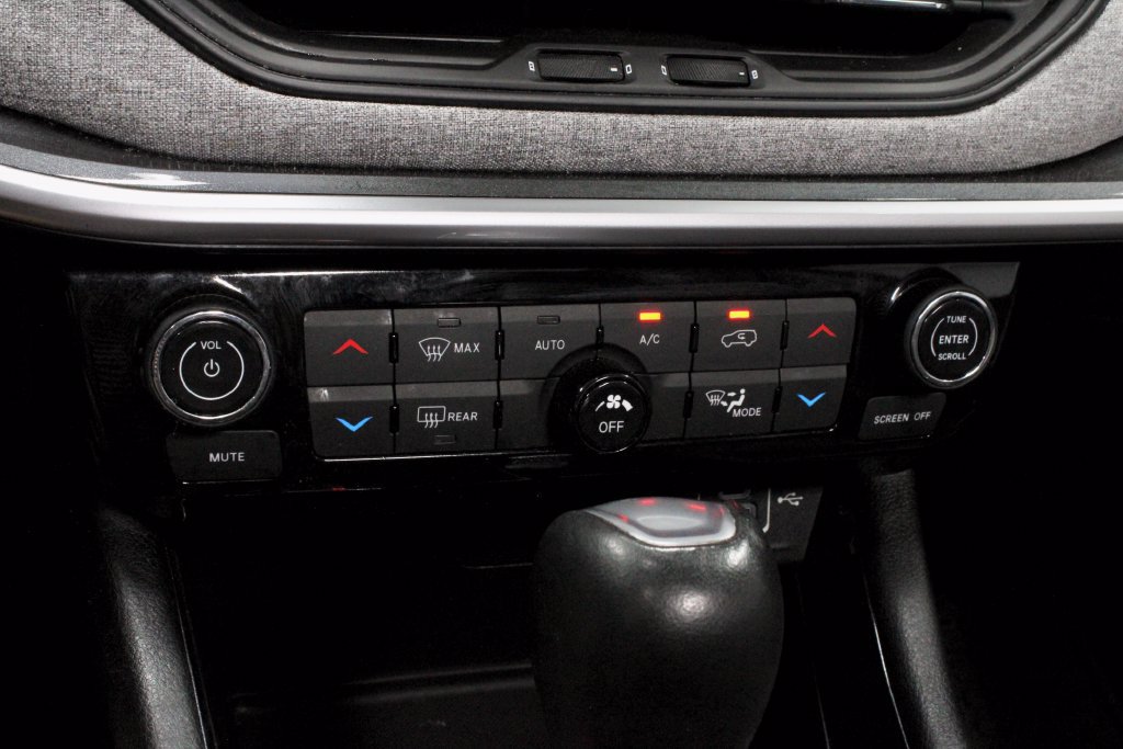 Used 2023 Jeep Compass Latitude w/ Sun and Sound Group AWD/4WD image 29