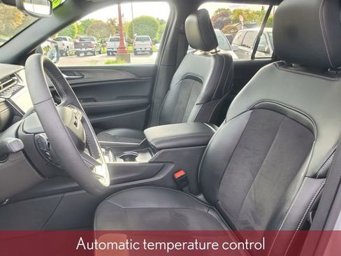 Used 2024 Jeep Grand Cherokee Altitude AWD/4WD image 8