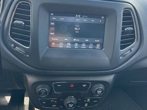 Used 2019 Jeep Compass Latitude w/ Popular Equipment Group AWD/4WD image 11