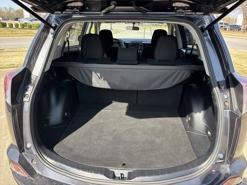 Used 2016 Toyota RAV4 LE image 8