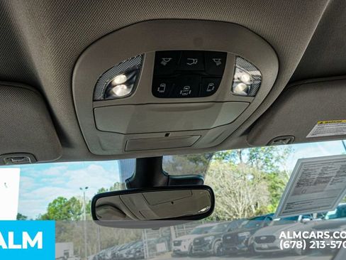 Used 2024 Chrysler Pacifica Touring-L FWD image 38