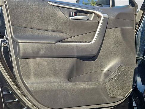 Used 2025 Toyota RAV4 XLE FWD image 10