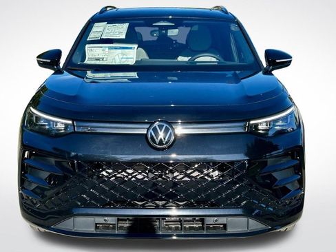 New 2026 Volkswagen Tiguan SE R-Line FWD image 2