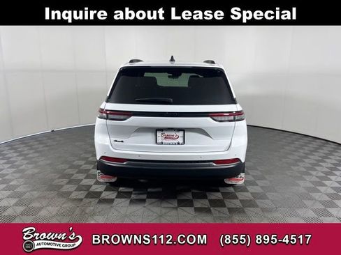 Used 2026 Jeep Grand Cherokee Altitude AWD/4WD image 6