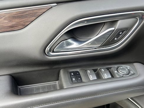 Used 2022 Chevrolet Suburban Z71 image 10