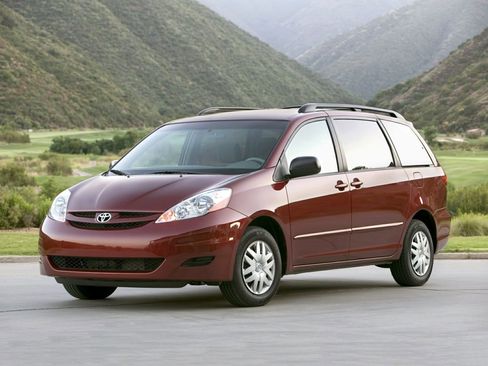 Used 2010 Toyota Sienna image 1