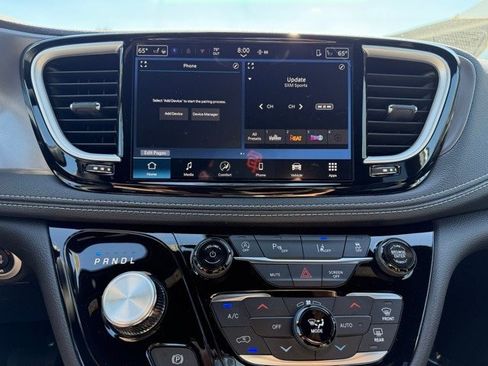 New 2026 Chrysler Pacifica Select image 13