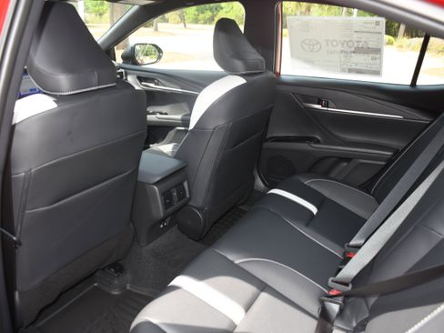 New 2026 Toyota Camry Hybrid FWD image 8