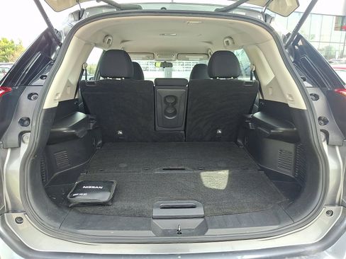 Used 2018 Nissan Rogue S image 28